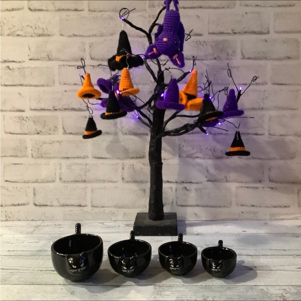 The Bakehouse Halloween 4Pc Ceramic Cat Measuring cups.